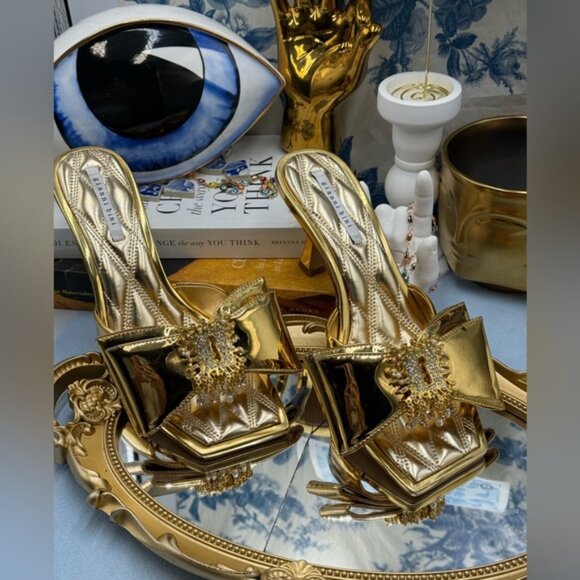 🆕 GIANNI BINI 🧿 NWOB Peeka Patent Gold Metallic Keyhole Ornament Sandal, Sz 7 - Picture 4 of 16